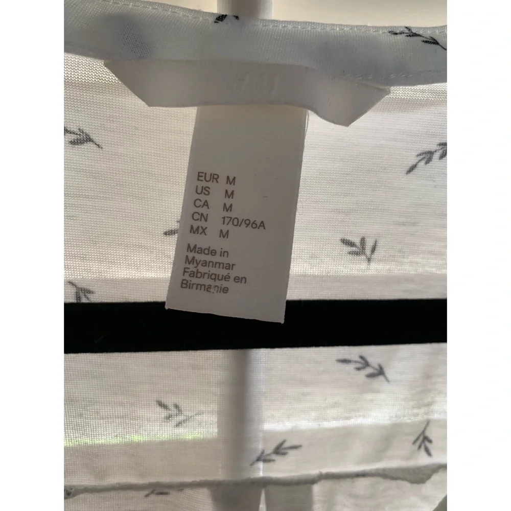 H&M • Lightweight Top - Picture 5 of 5